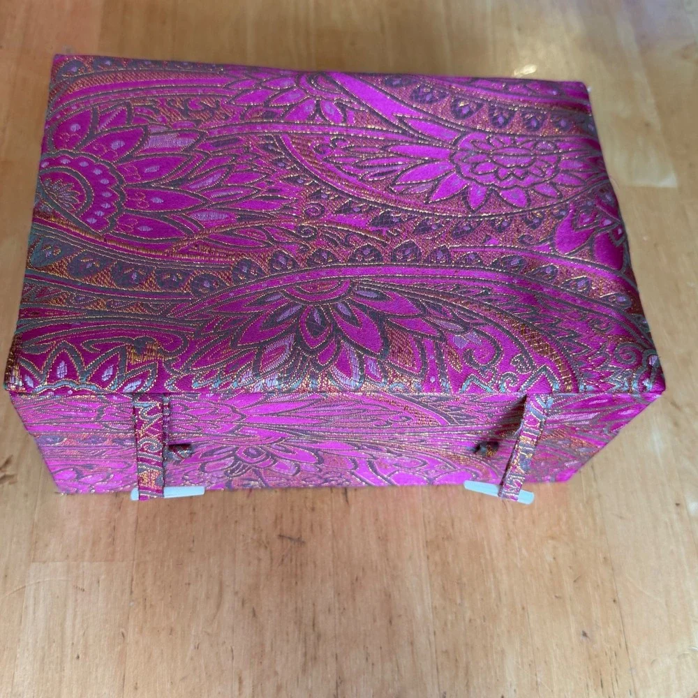 Vintage Style Pink Gold‎ Silk Brocade Jewelry Box Paisley Floral Toggle Closure